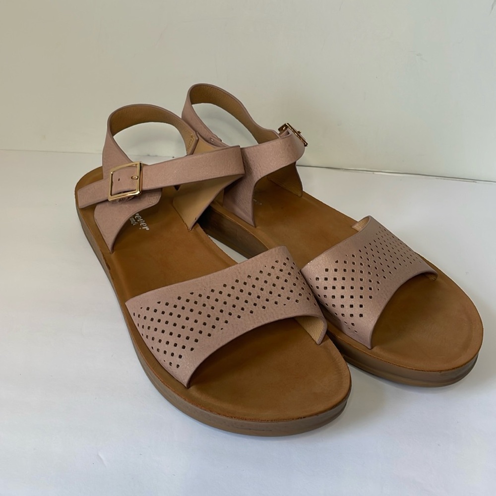 Forever Comfort Women's Size 8  Sandals  Tan/pink